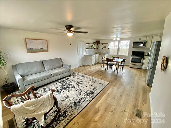 3rd image of 1206 Kennedy Ct