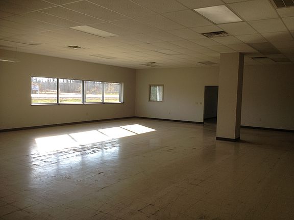 5th image of 1050 W Lake St