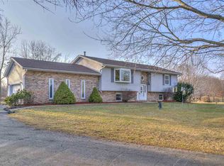 10260 Coon Hill Rd, Munith, MI 49259