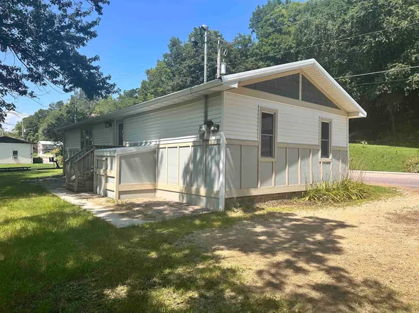 349 Spring St, Lynxville, WI 54626