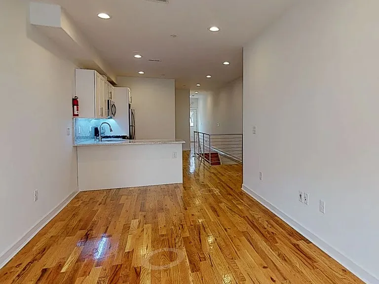 1642 N Marshall Street — Photo 1