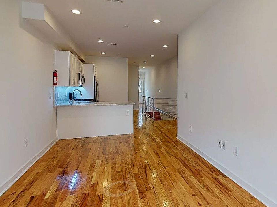 1st image of 1642 N Marshall St #1