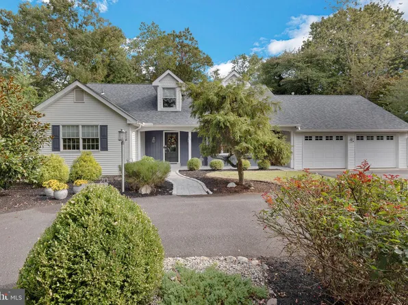 20 N Lakeside Dr W, Medford, NJ 08055