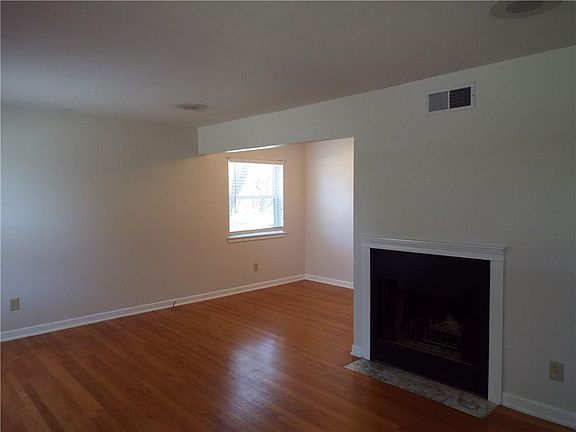 2nd image of 3833 Douglas Dr