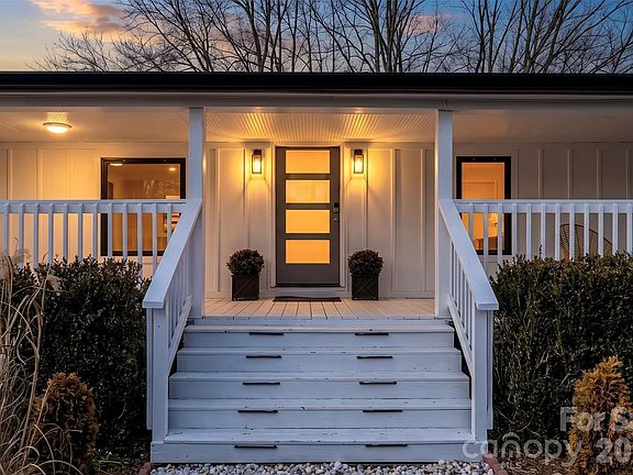 3rd image of 2 Shady Oak Ln
