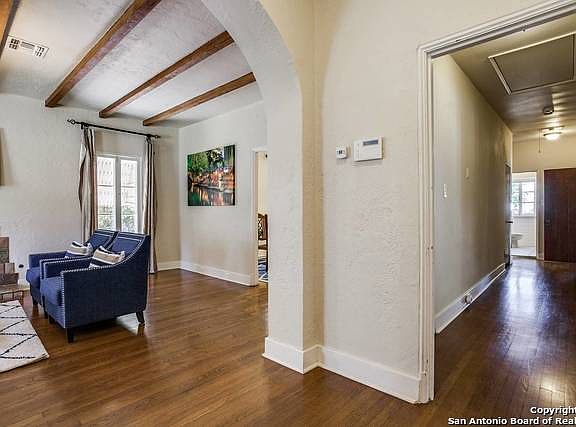 5th image of 229 W Hollywood Ave