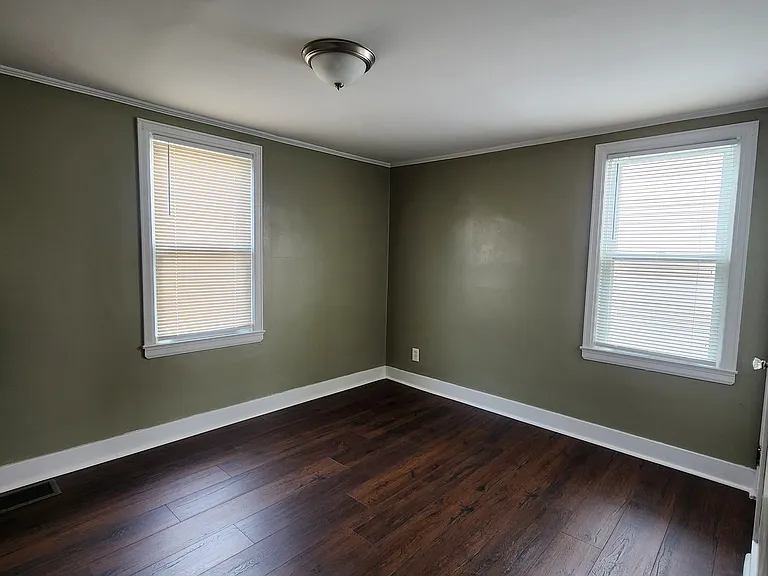219 E Grand Blvd — Photo 9