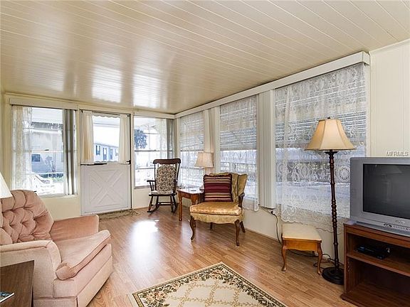 3rd image of 748 Marina Ln