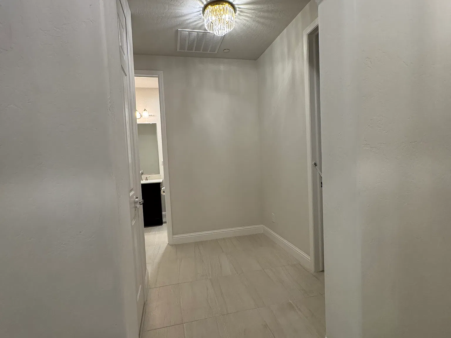 1865 E Bella Rosa Ave — Photo 3