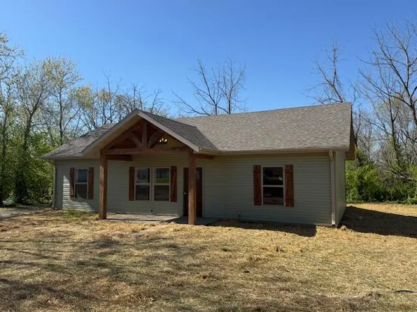 425 E South Street, Mountain Grove, MO 65711