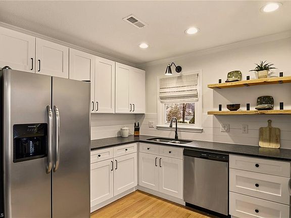 3rd image of 5137 Autumncrest Dr