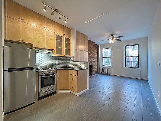 2nd image of 30 Cornelia St APT 7