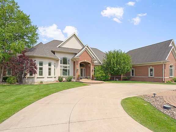 3rd image of 417 N Highland Dr