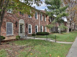 272 Stonehenge Dr APT 102, Saint Matthews, KY 40207