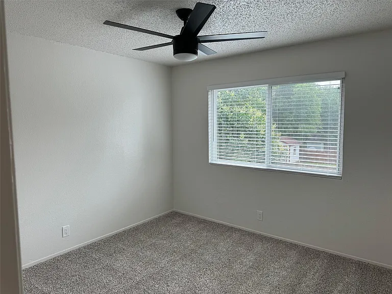 6808 Blue Dawn Trl #B — Photo 3