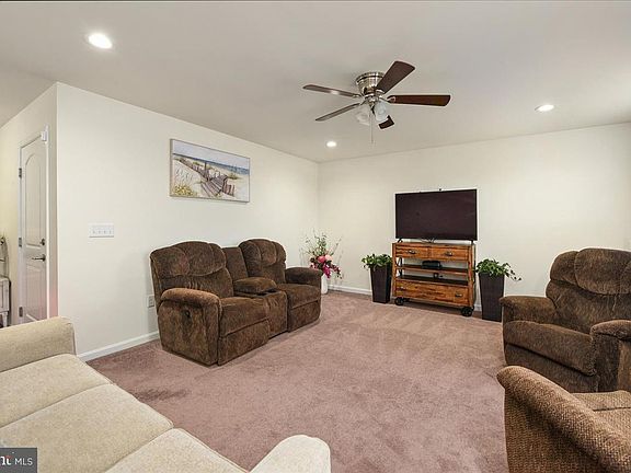 4th image of 215 William Ross Ln