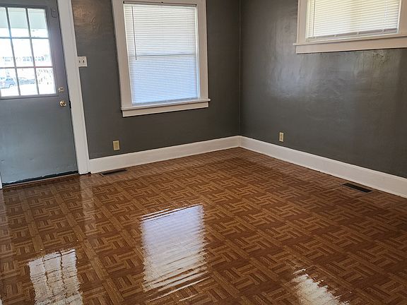 3rd image of 1009 W Bethel Ave