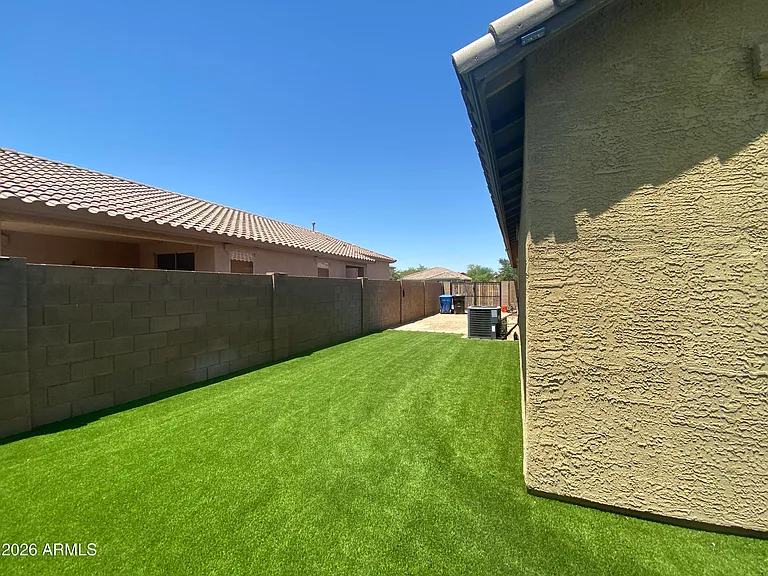 7721 S 68th Dr — Photo 18