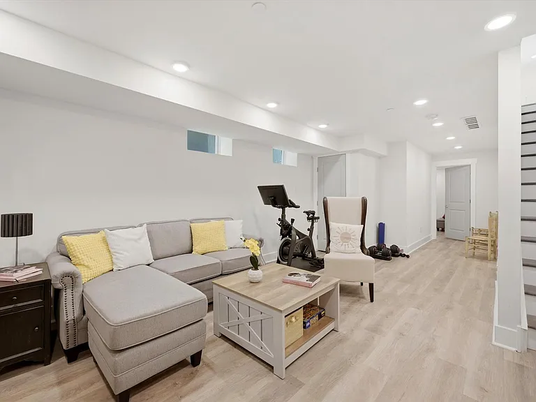 101 E Phil Ellena St — Photo 5