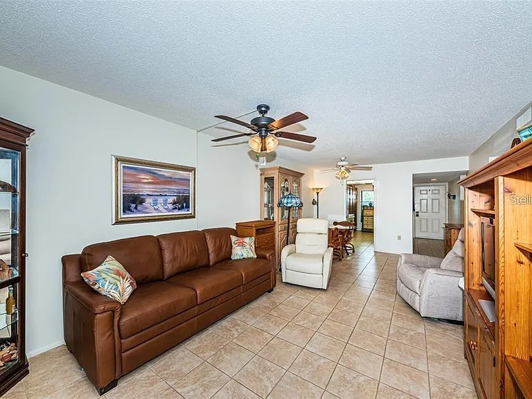 1324 Pasadena Ave S #205 — Photo 11