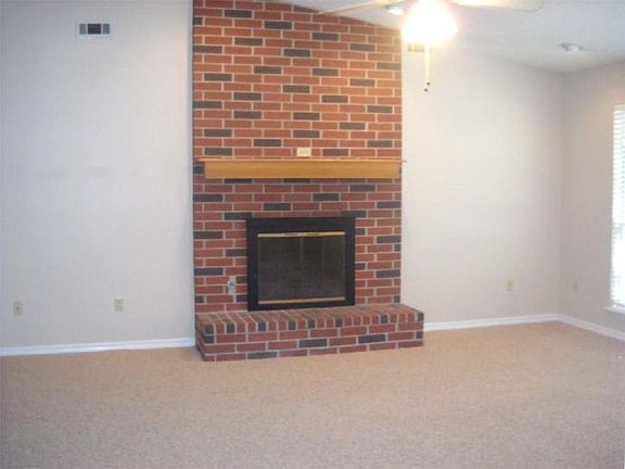 3rd image of 1228 E Ash St