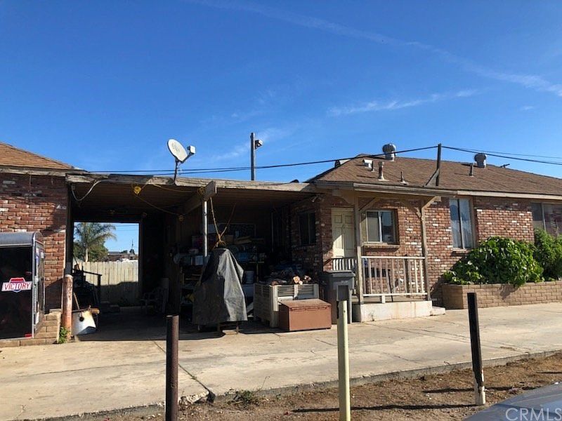 1st image of 882 Pioneer St