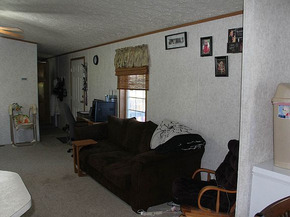 4th image of 104 Newton St