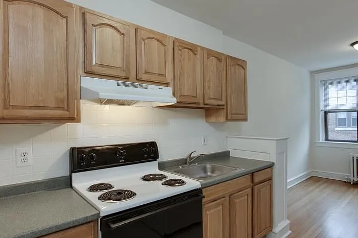 100 Morton Ave — Photo 5