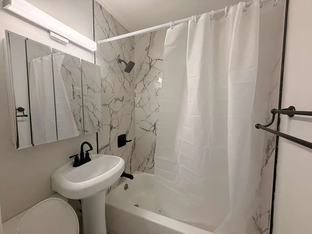Building Photo - 237 Davenport Ave #3A