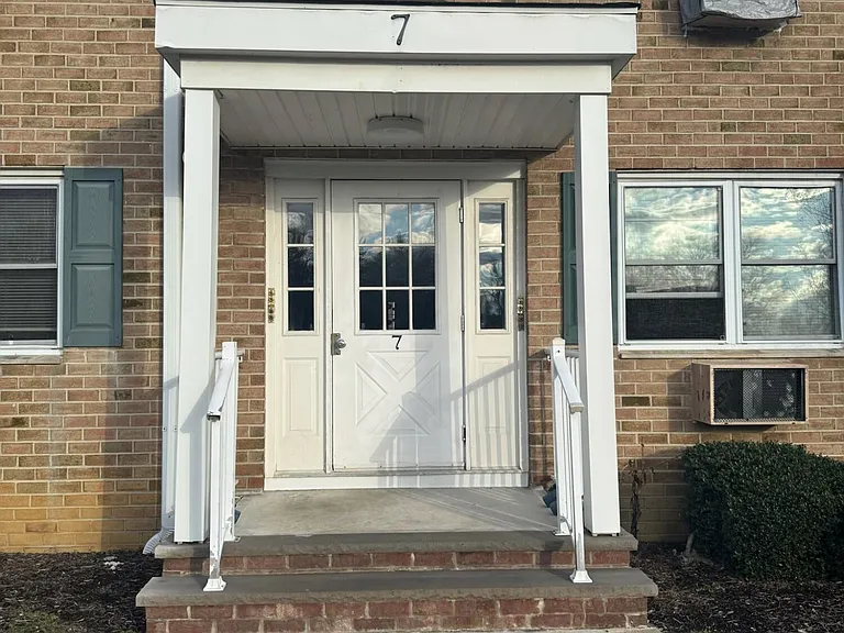 7 Windsor Ter #F — Photo 1
