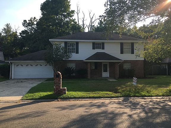 3rd image of 800 Broadmoor Blvd