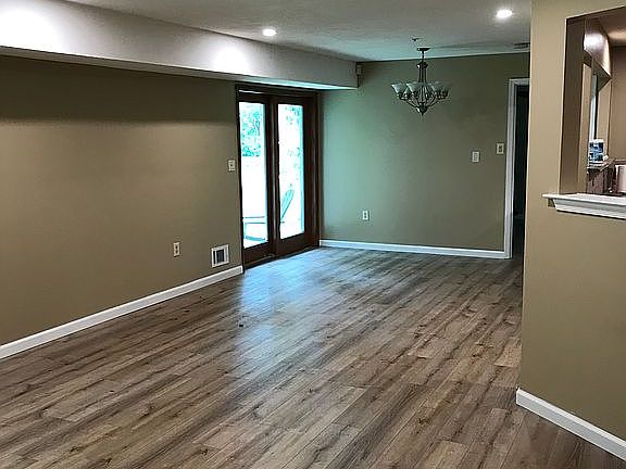 3rd image of 609 Schley Ave