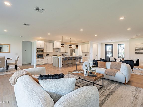 4th image of 908 E PALMAIRE Avenue
