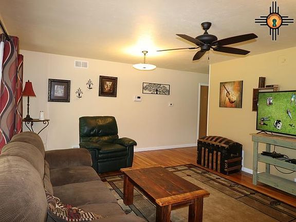 3rd image of 3115 Axtell St