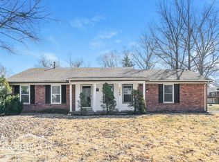 1786 Edgebriar Ln, Saint Louis, MO 63138