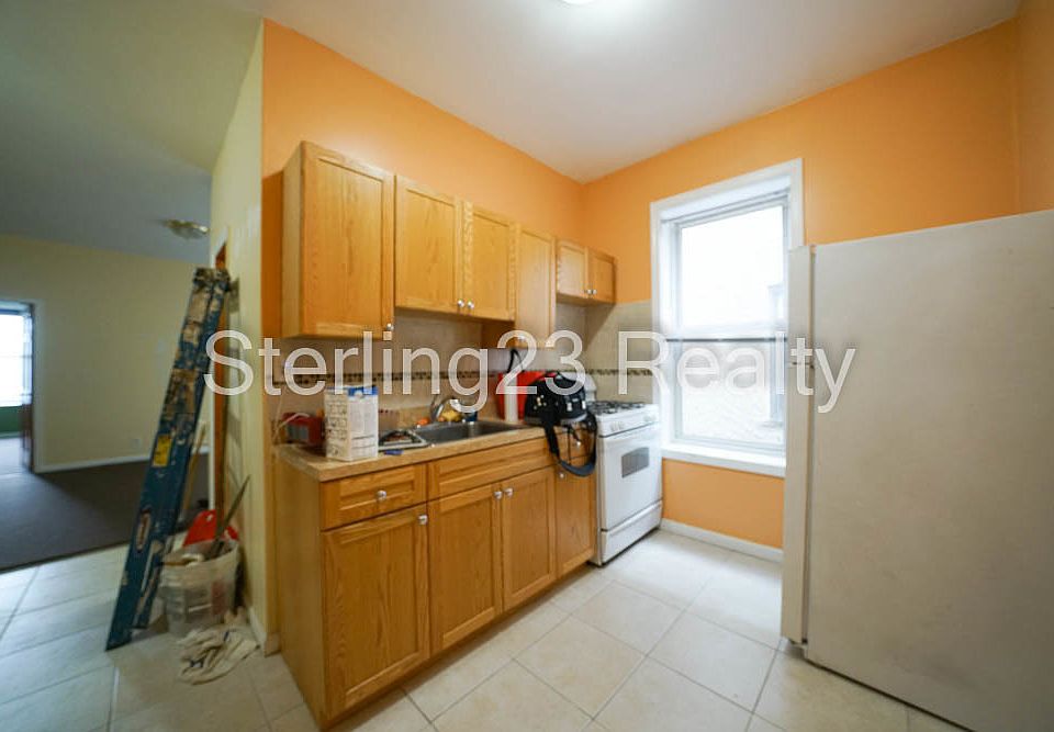 1st image of 2442 27th St #2R