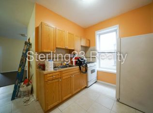 2442 27th St #2R, Astoria, NY 11102
