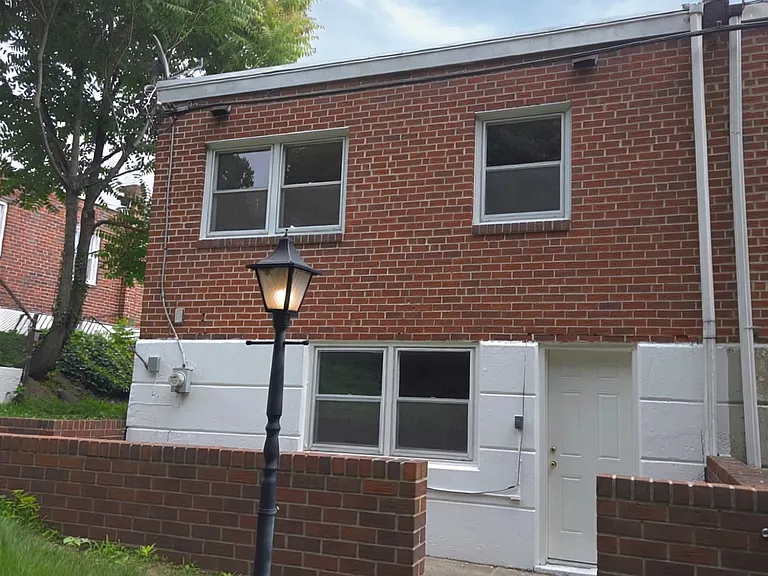 781 Livezey Ln — Photo 6
