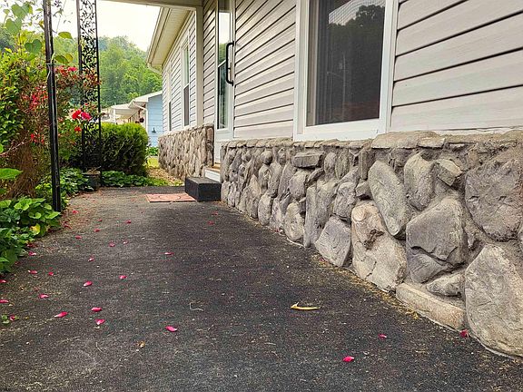 2nd image of 50 Grant View Dr