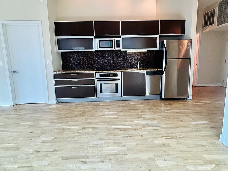 660 W Wayman St #204 — Photo 3