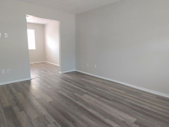 3rd image of 317 Brookwood Dr