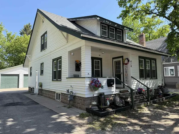416 W FULTON STREET, Waupaca, WI 54981