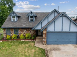 321 W 50th Pl, Sand Springs, OK 74063