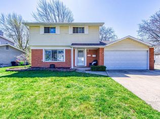 40537 Irval Dr, Sterling Heights, MI 48313
