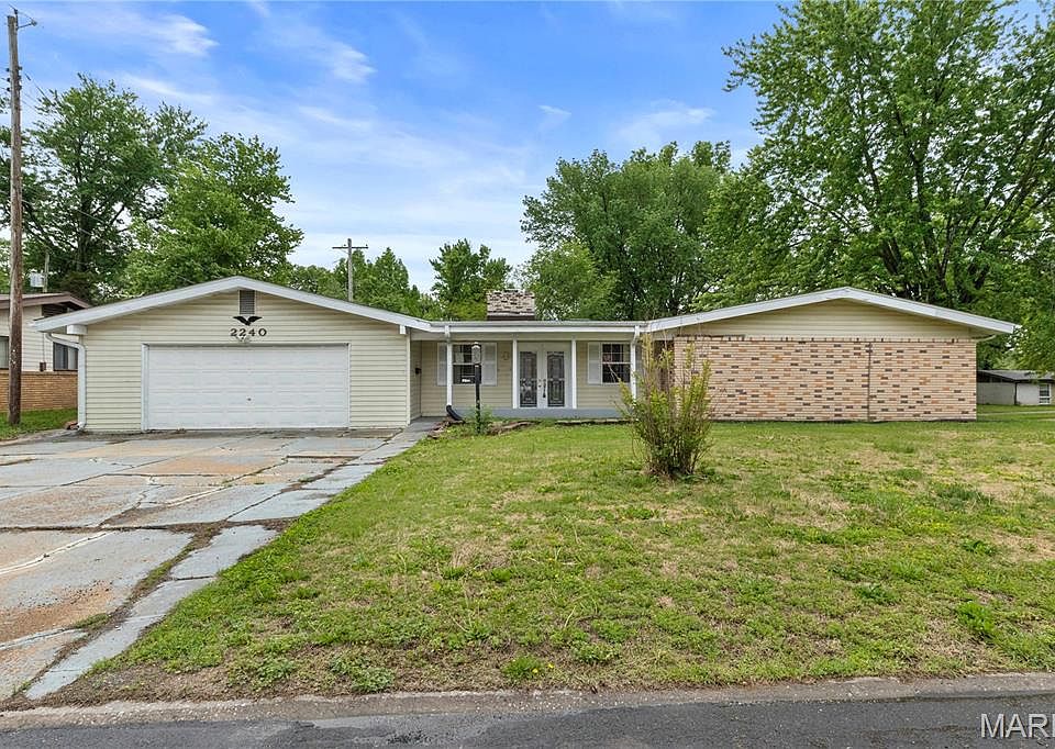 1st image of 2240 Brook Dr