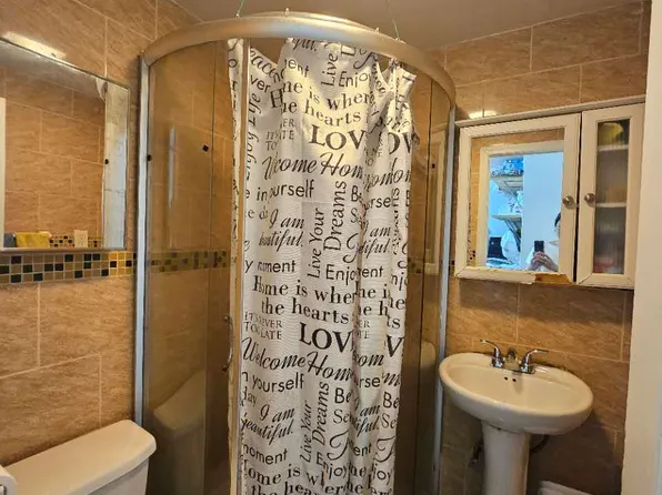 43-43 Kissena Boulevard image 9 of 11