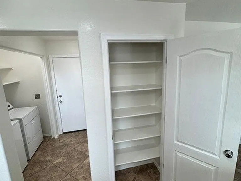 1823 S Balboa Dr — Photo 6