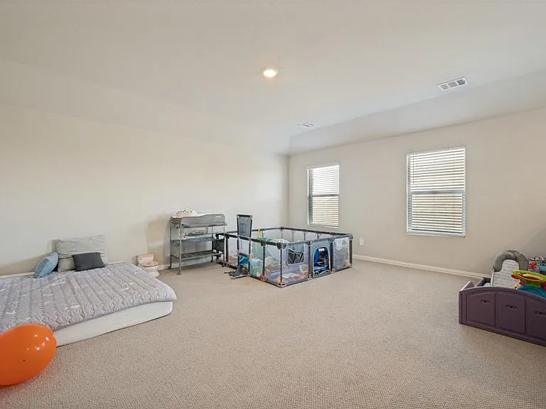 821 Buffalo Dr — Photo 11