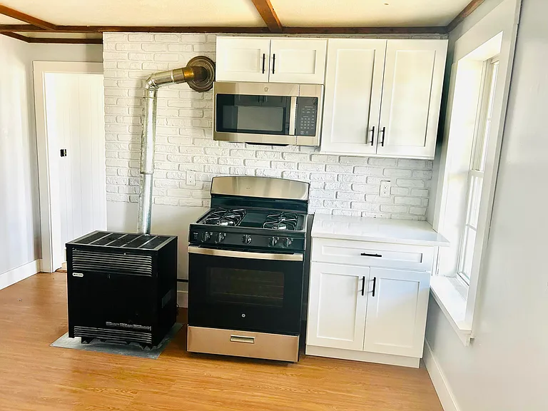 Kitchen+ Range+ Microwave