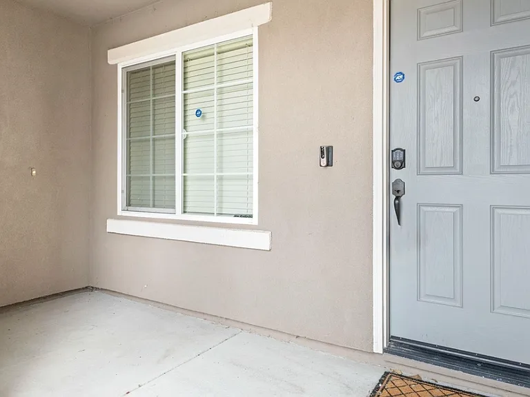 127 Deerfield Rd — Photo 2